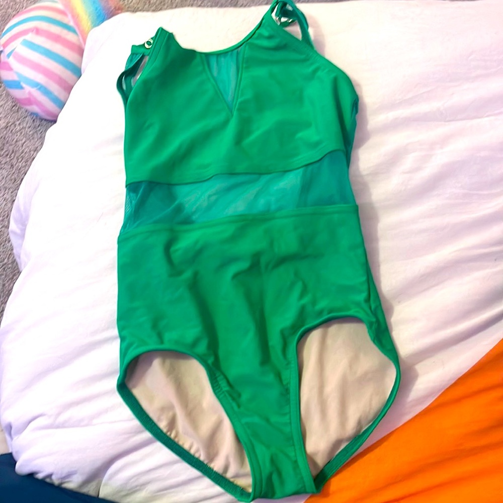BP designs youth large leotard